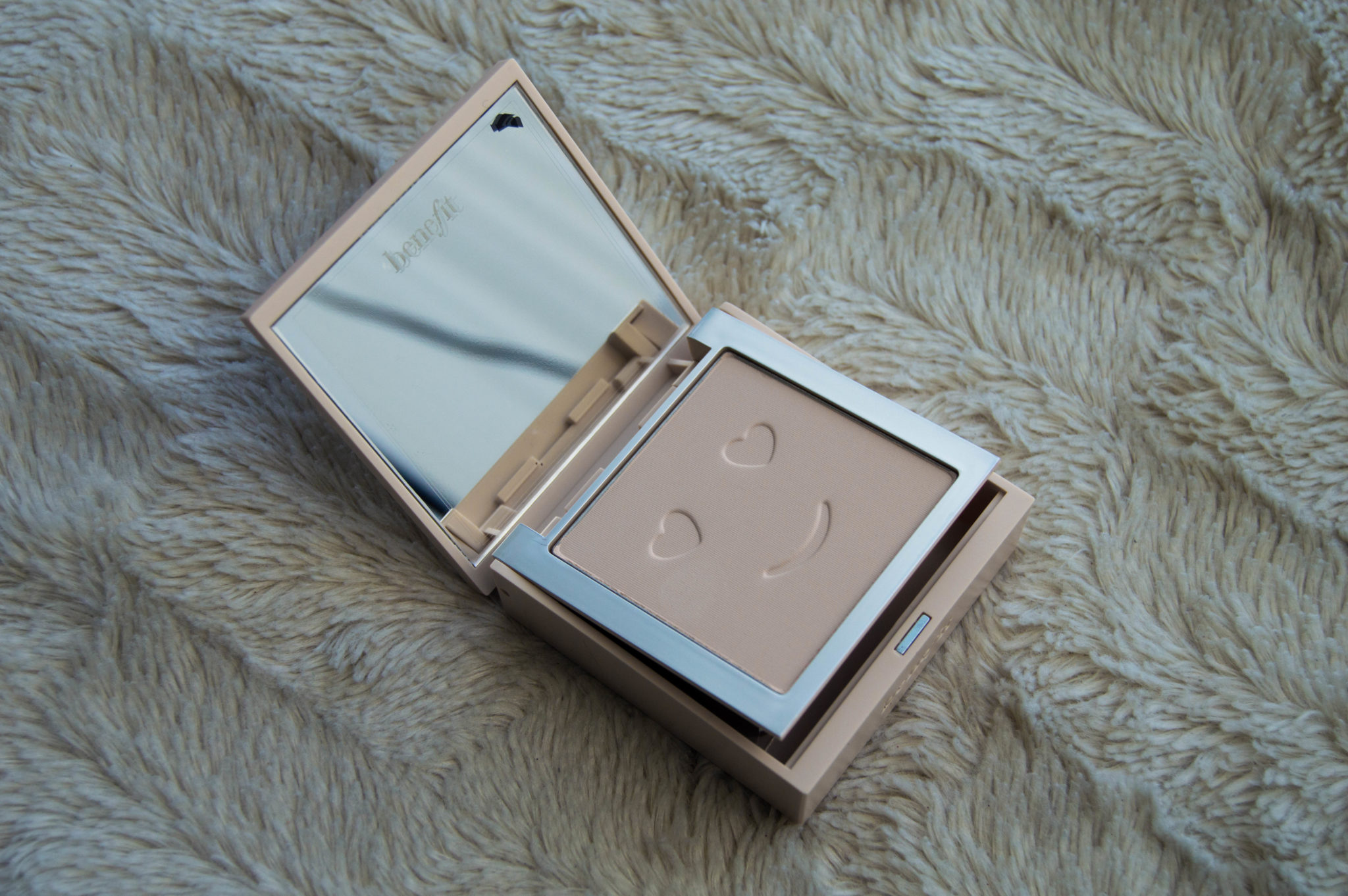 Benefit Hello Happy Velvet Powder Foundation Review | Mattify and Perfect Your Face For Everyday Use