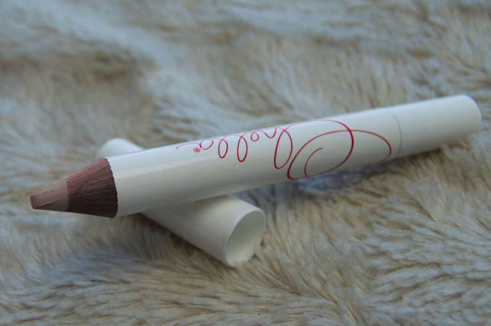 Chella Ivory Lace Highlighter Pencil Review | Precision Is The Key For a Perfectly Lit Face