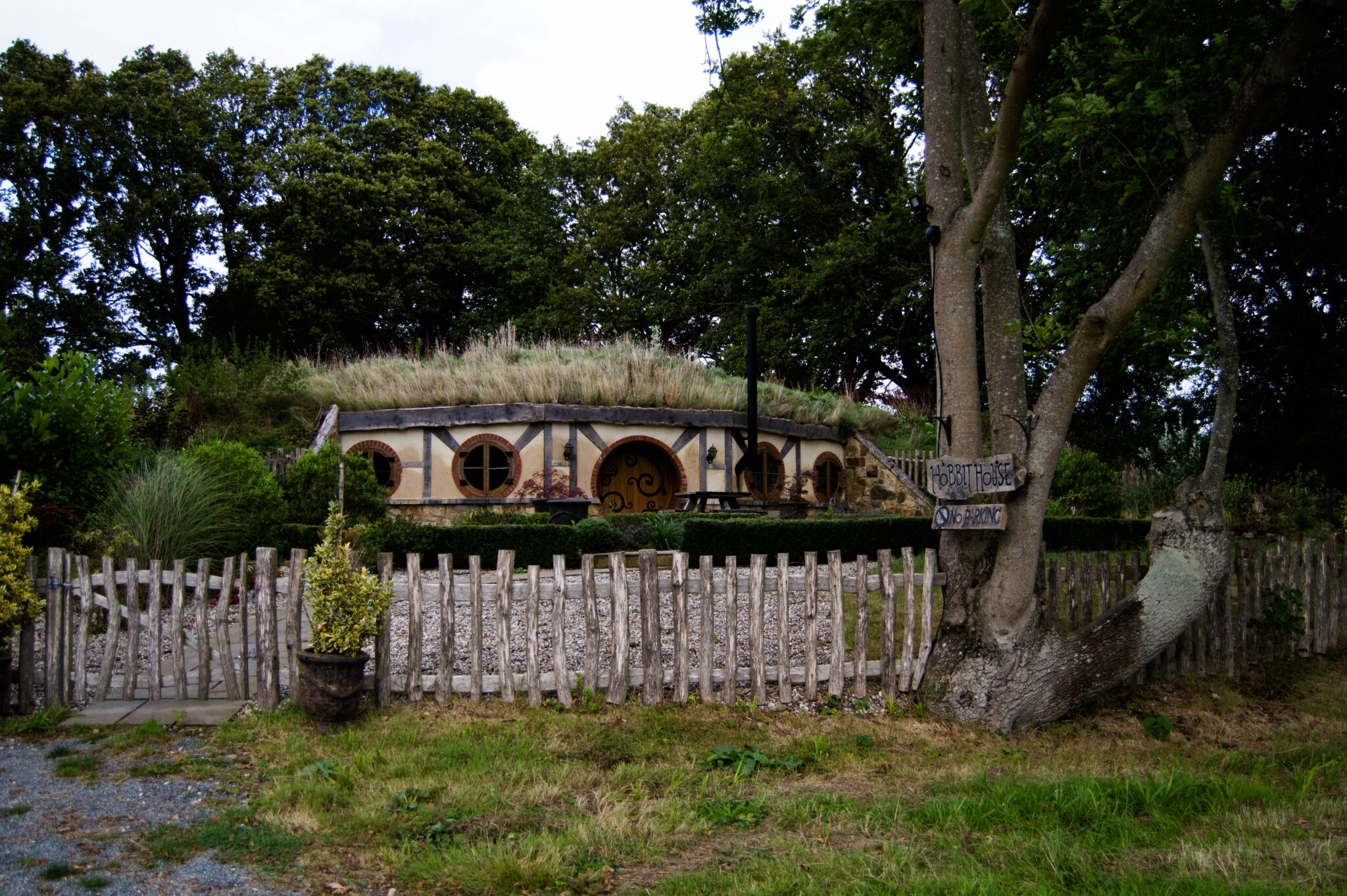 Staying in a Hobbit House in the UK | The Perfect Cosy Tolkien Holiday Home In Southern England